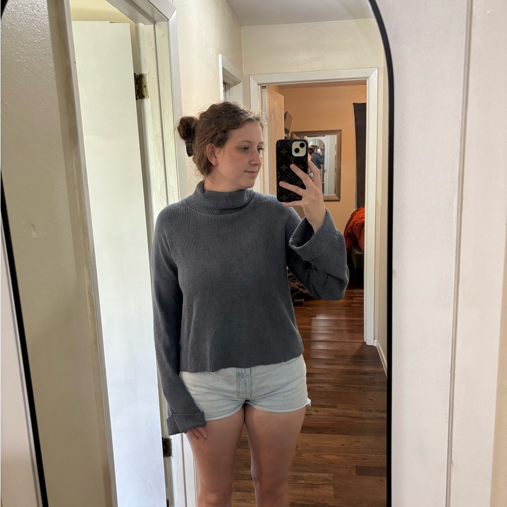 Gray Turtleneck Ribbed Knit Women's Sweater - Picture 6 of 6